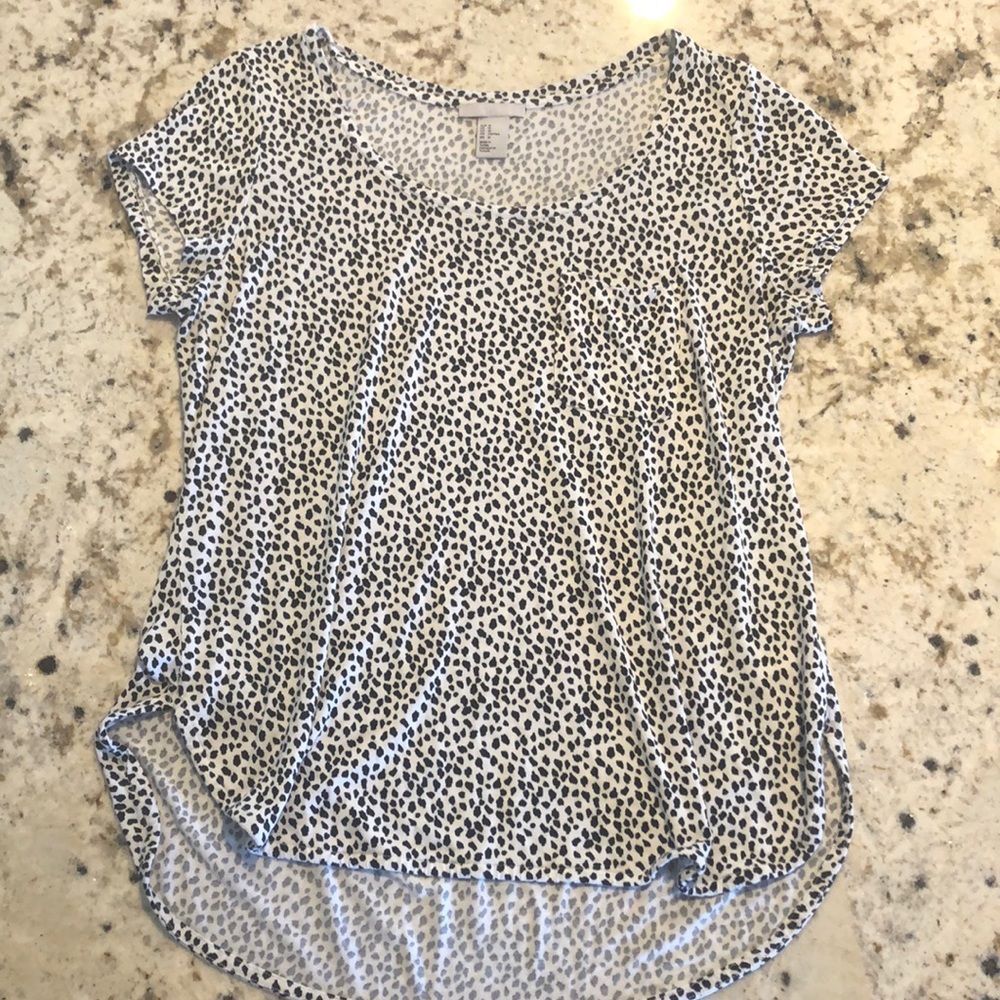 SOLD Black and white, snow leopard tee
